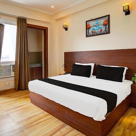 Super Hotel O The Viraaj Banquet & Hotel Ghaziabad Esterno foto