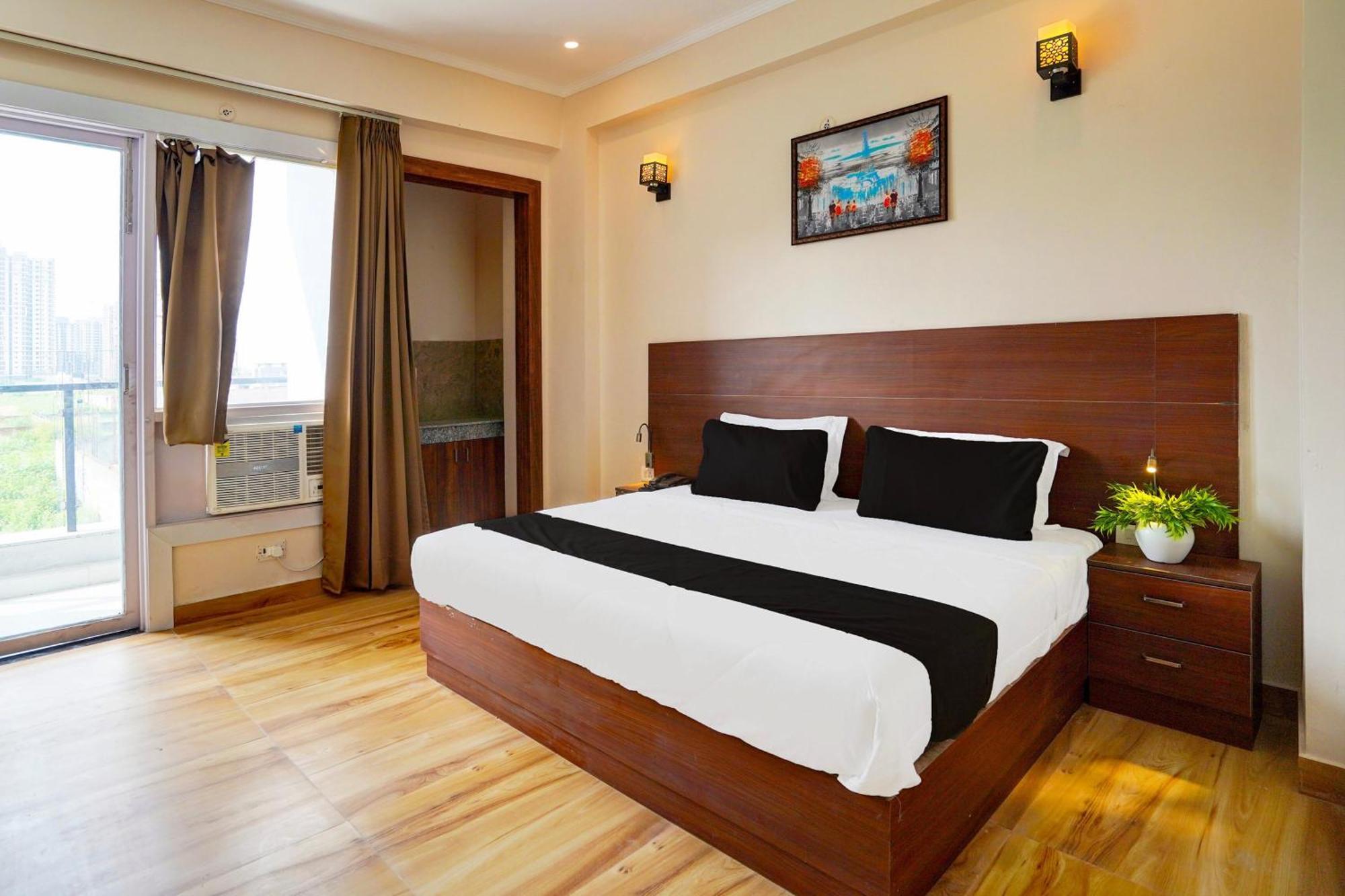 Super Hotel O The Viraaj Banquet & Hotel Ghaziabad Esterno foto